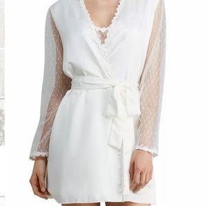 Flora Nikrooz Showstopper Ivory Robe